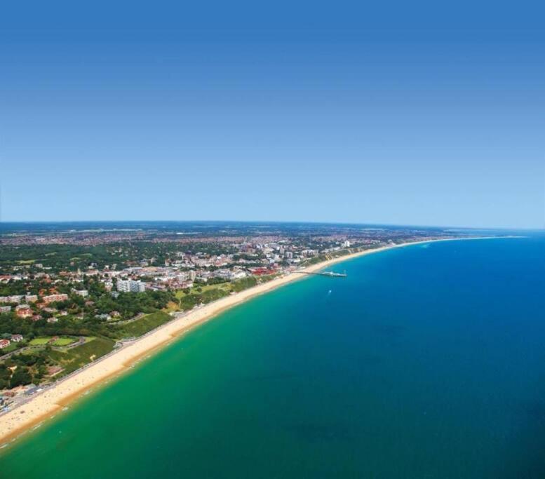 הוילה בורנמות' Bournecoast: Beautiful Two Bed Coach House-Hb5458 מראה חיצוני תמונה