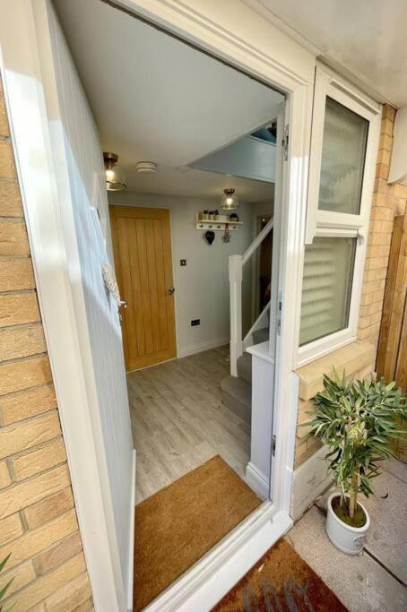 הוילה בורנמות' Bournecoast: Beautiful Two Bed Coach House-Hb5458 מראה חיצוני תמונה